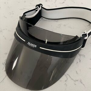 Black sporty visor